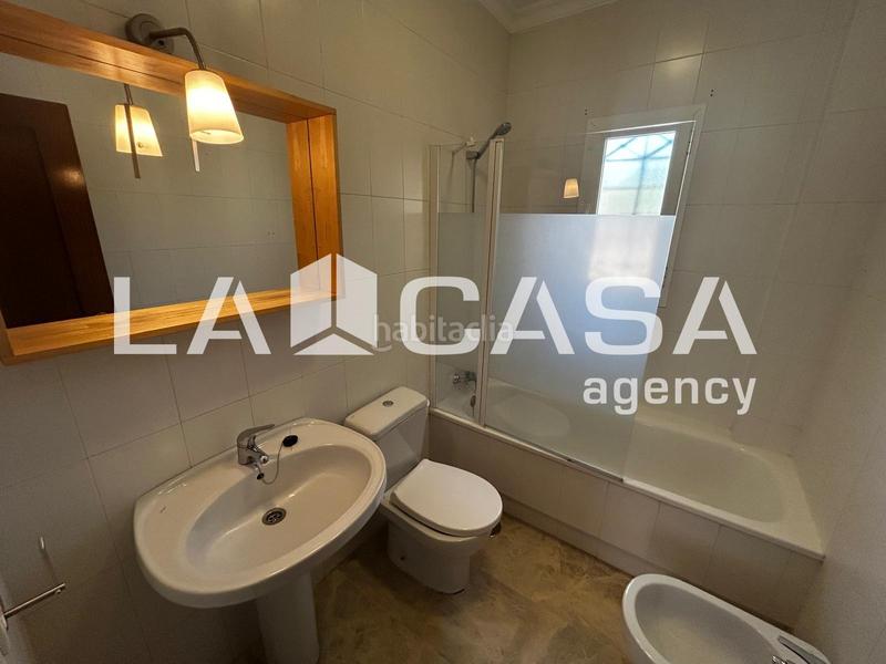 Foto f078a43e-c1c1-425a-abd3-6a5b0e49d68e. Chalet con piscina in Olivar de Quintos Montequinto