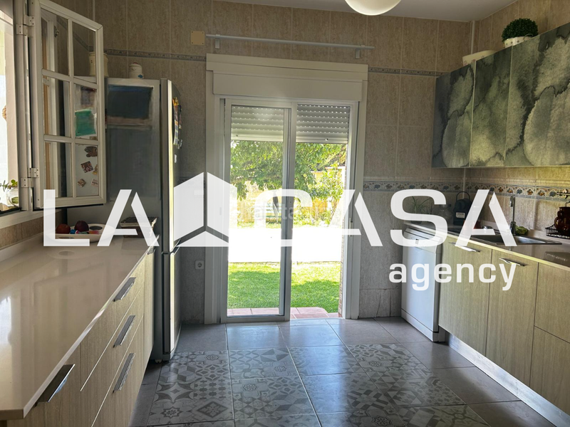 Foto 59d116db-6524-45e2-851a-a46b4f39c726. Chalet avec piscine dans Oromana Alcalá de Guadaira