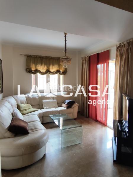 Foto 7bcaa8d7-512c-434b-a3d4-7932e975ec40. Casa aparellada amb piscina a Condequinto Montequinto