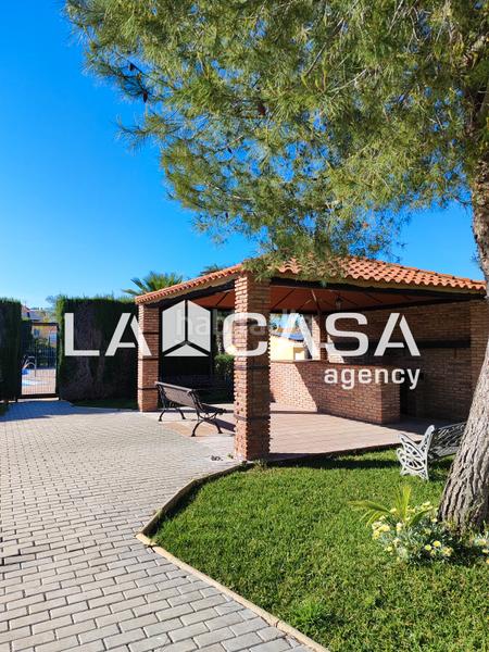 Foto f3b3357a-1330-492c-9ab5-9aa6ec3aff36. Casa pareada en Condequinto Montequinto