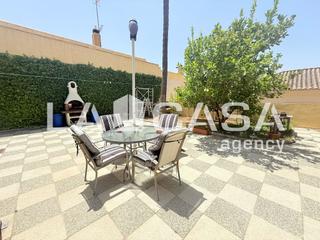 Chalet in Olivar de Quintos. Espectacular vivienda en una sola planta con amplios espacios y