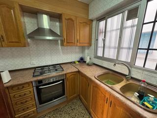 Appartement  Carrer del poeta mas i ros. Amplio piso de 4 dormitorios en calle del poeta más i ros, valen