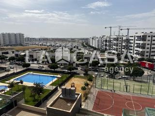 Pis a Entrenúcleos. Piso con terraza, piscina y garaje en entrenúcleos dos hermanas,