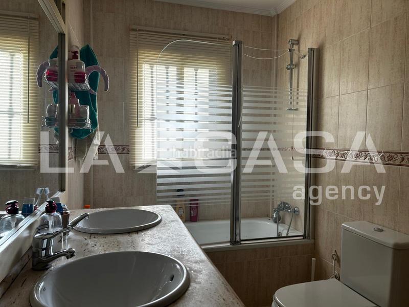 Foto 8321d8ce-88e6-4ed9-b55d-9ea919026a6e. Maison jumelée avec parking piscine dans Condequinto Montequinto