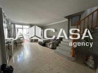 Casa a El Arenal - La Pólvora. Casa de dos plantas con terraza en la zona de julio carrasco