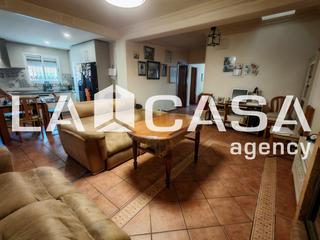 Casa a Centro - Doña Mercedes. Casa en planta baja reformada con azotea transitable y cochera e