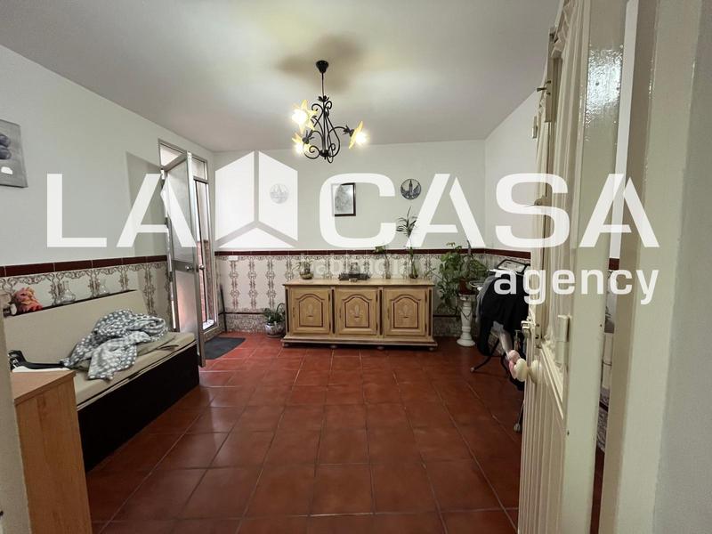 Foto a5cb7abf-6f56-43a2-bd5e-06df00f9fbdb. House with parking in La Motilla - Fuente del Rey Dos Hermanas