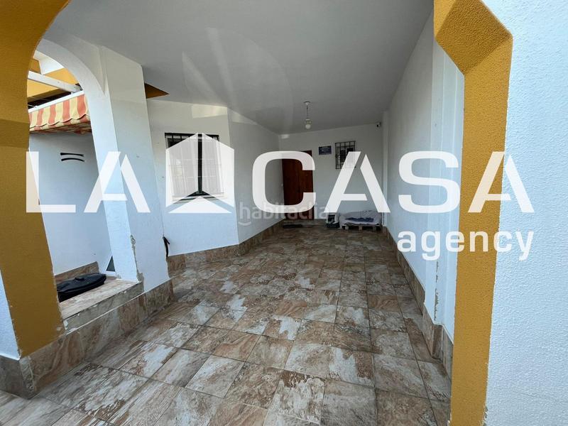 Foto 79a2f463-64cd-45ad-8a47-6991ac5142c2. Casa adossada amb aparcament a La Motilla - Fuente del Rey Dos Hermanas