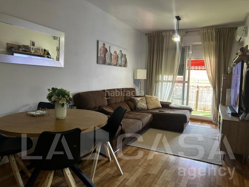 Foto 59369a63-2899-4e83-a1d9-9a5731d859b0. Appartamento con parcheggio in Entrenúcleos Dos Hermanas