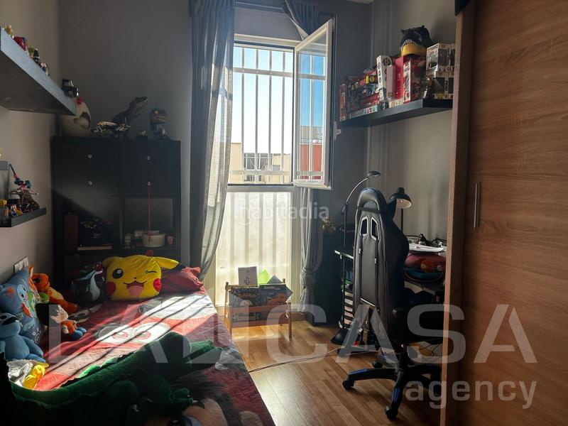 Foto b997df30-fcb5-44ac-bd18-e19ce500e29f. Appartamento con parcheggio in Entrenúcleos Dos Hermanas