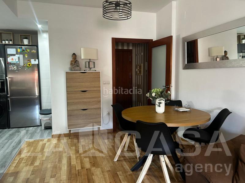 Foto c4092fba-4406-42fa-b887-f331c1c3e73f. Appartamento con parcheggio in Entrenúcleos Dos Hermanas