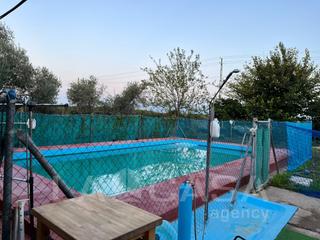 Maison à Carmona. Casa con parcela amplia y piscina en carmona urb. el corzo