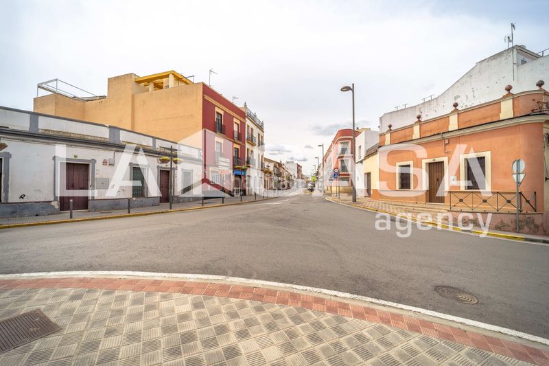 Foto 08e34ab9-21ad-41bf-8108-72492dc98ce5. Casa  amplia con terraza privada y azotea en la zona de ave maría en Dos Hermanas