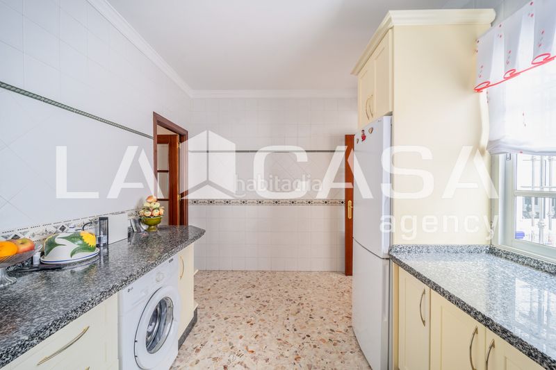 Foto 12e328ae-5bd1-4fa5-84db-64e192796964. Casa  amplia con terraza privada y azotea en la zona de ave maría en Dos Hermanas