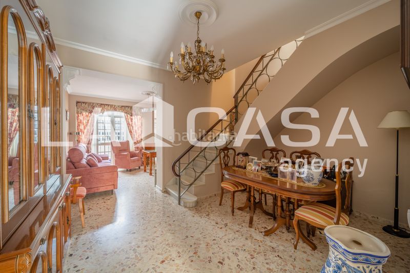 Foto 134bd4f0-c1e8-43ec-92d9-2f621df0f2f0. Casa  amplia con terraza privada y azotea en la zona de ave maría en Dos Hermanas