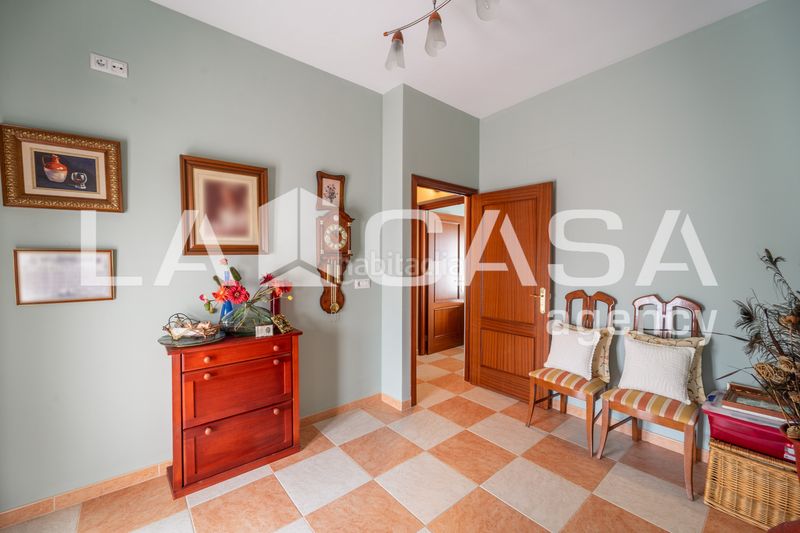 Foto 155f2f1e-f75f-483f-b199-d30c5e0d39fb. Casa  amplia con terraza privada y azotea en la zona de ave maría en Dos Hermanas