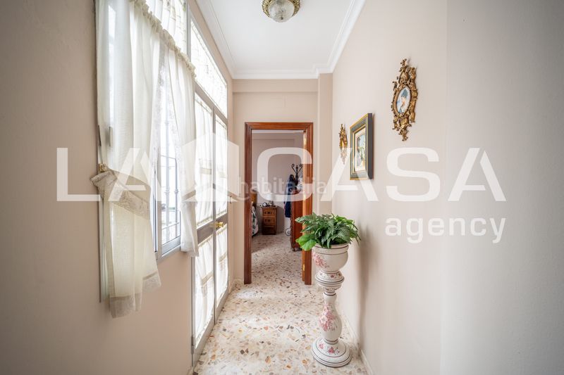 Foto 176b86ba-0ee3-4ead-b465-dc8c7f694b6f. Casa  amplia con terraza privada y azotea en la zona de ave maría en Dos Hermanas