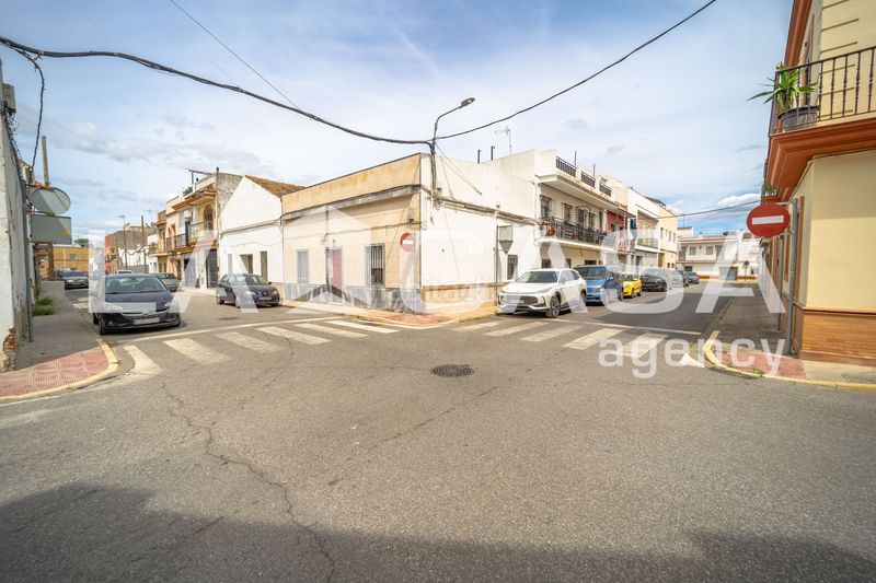 Foto 359493ed-2c8b-4652-ad63-9ff76ef88a5f. Casa  amplia con terraza privada y azotea en la zona de ave maría en Dos Hermanas