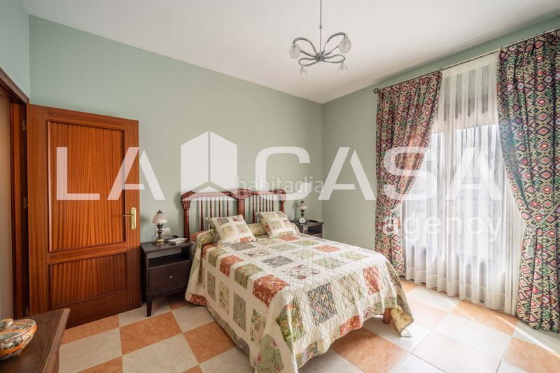 Foto 365608ba-495d-4a8b-80b6-7cbf31545439. Casa  amplia con terraza privada y azotea en la zona de ave maría en Dos Hermanas