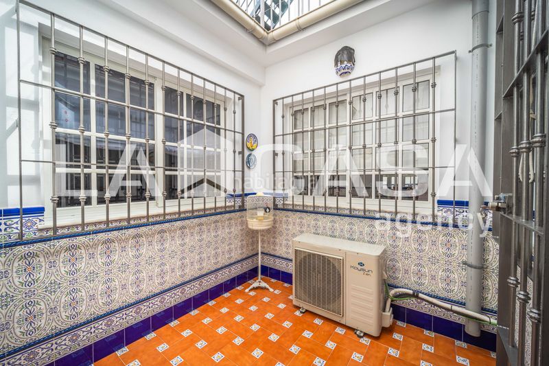 Foto 8f01ad37-8c5e-4cec-ad81-9bfd0f7a8361. Casa  amplia con terraza privada y azotea en la zona de ave maría en Dos Hermanas