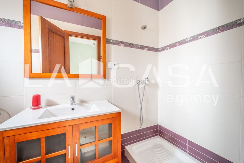 Foto a117bf10-990a-472d-b98a-34121290538c. Casa  amplia con terraza privada y azotea en la zona de ave maría en Dos Hermanas