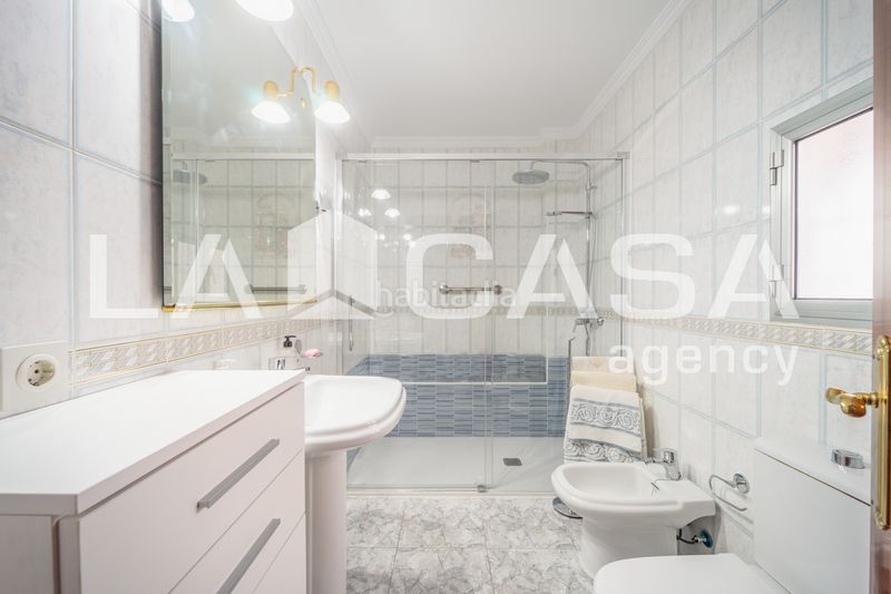 Foto aea1fd5d-c619-4540-9983-2d2641fff183. Casa  amplia con terraza privada y azotea en la zona de ave maría en Dos Hermanas