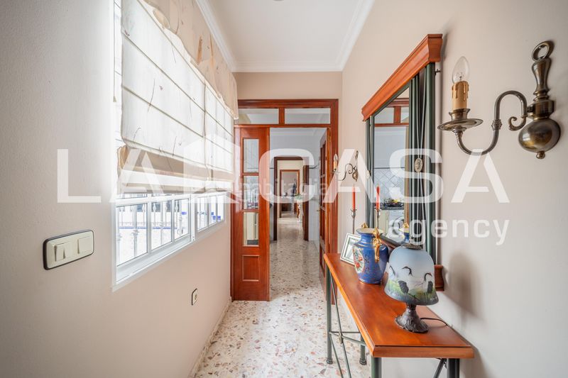 Foto b5fae693-f924-48a4-97c1-082de0b54bef. Casa  amplia con terraza privada y azotea en la zona de ave maría en Dos Hermanas