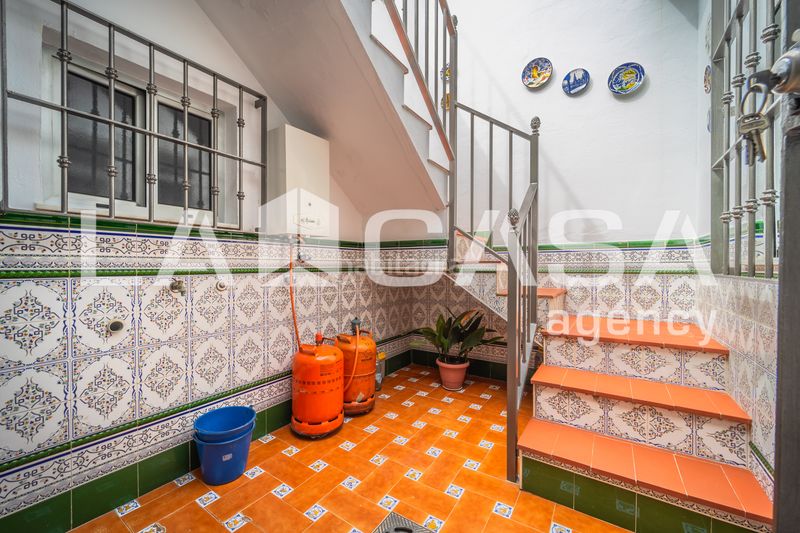 Foto ce207694-0b09-485a-b292-4e6d671d49c2. Casa  amplia con terraza privada y azotea en la zona de ave maría en Dos Hermanas