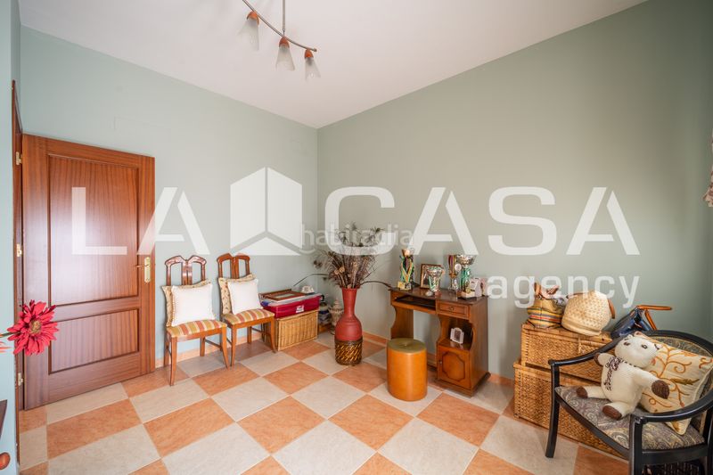 Foto e87acfeb-90e6-4868-8781-59017c937c74. Casa  amplia con terraza privada y azotea en la zona de ave maría en Dos Hermanas