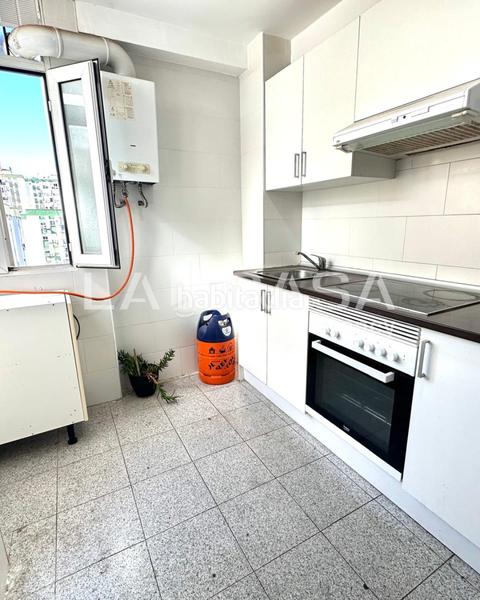 Foto 6e9fd08f-b949-4315-94d3-c84356f6c6af. Flat in El Torrejón - El Cerezo Sevilla