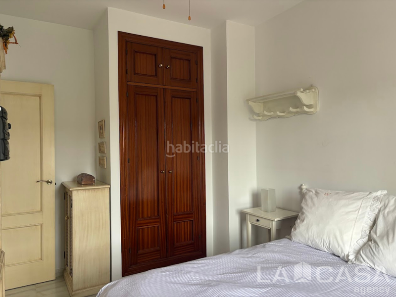 Foto 8fe34154-46d7-48b2-b6f8-f48f5317de25. Casa aparellada amb aparcament a Condequinto Montequinto