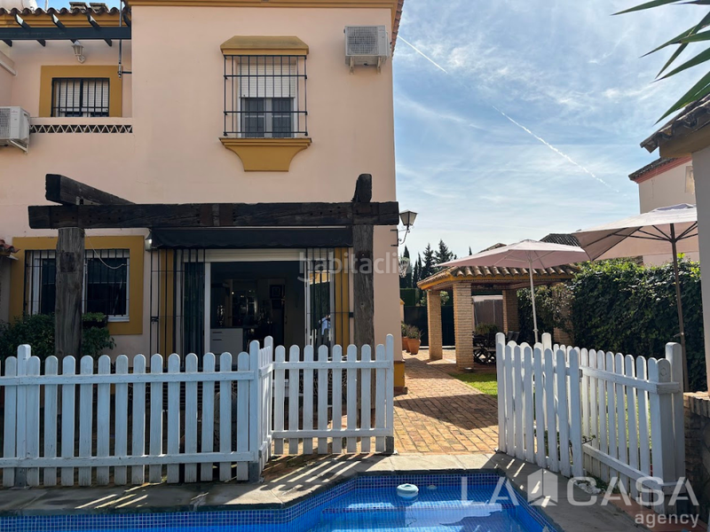 Foto c7c5bf69-120c-49ba-adb5-f76ac61a4711. Casa pareada en Condequinto Montequinto