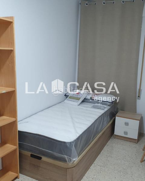 Foto 5b172395-053a-4cac-a800-8f9d6accaf82. Flat in El Torrejón - El Cerezo Sevilla