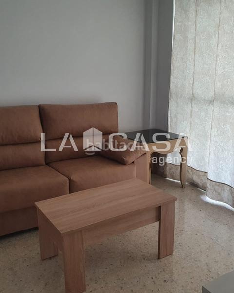 Foto f147bda8-fc88-455b-8fc5-036a6b600f63. Flat in El Torrejón - El Cerezo Sevilla