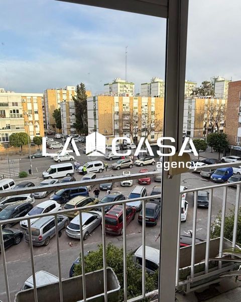 Foto c9307279-3010-42ae-8163-957d69deb8fd. Piso en El Torrejón - El Cerezo Sevilla