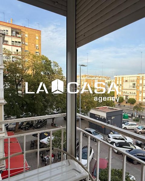 Foto e59a9bf6-de89-43c9-8ca4-2c6150be25c5. Piso en El Torrejón - El Cerezo Sevilla