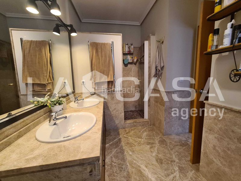 Foto e5d8e0ef-f6d1-4bab-8dea-efa4f5ef06f1. Casa adossada a Olivar de Quintos Montequinto