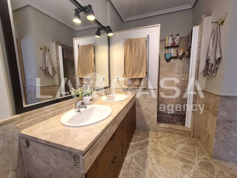 Foto e8866dff-cddb-449d-9213-28b510891384. Casa adossada a Olivar de Quintos Montequinto