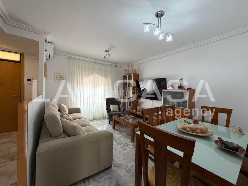 Foto 1b1749b6-9d27-417f-a4ae-45f2f7fd1c0c. Casa adossada amb aparcament piscina a Avenida de Europa Montequinto