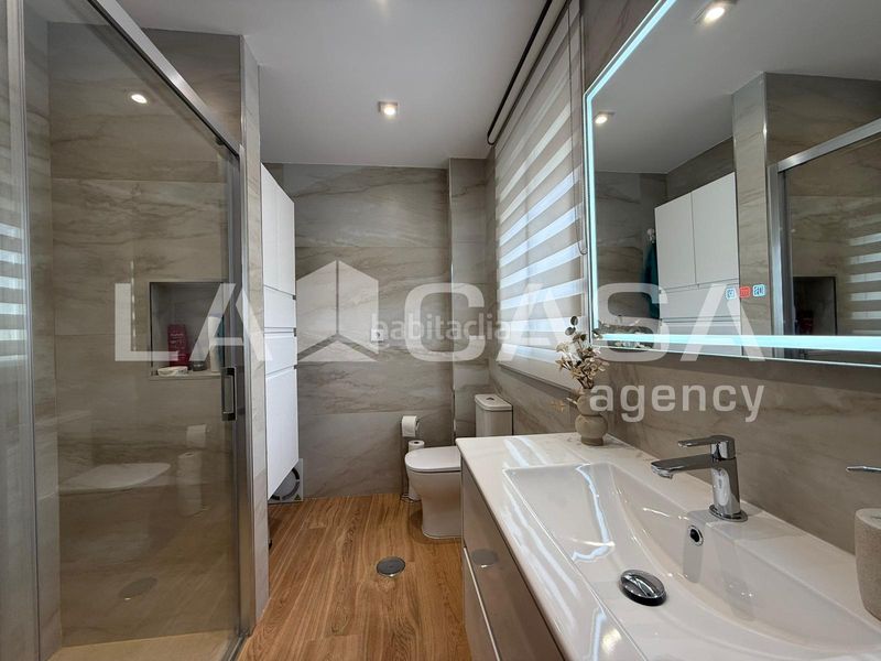 Foto 42bba7f2-8a9f-4dd2-80e5-2fed180cd60b. Casa adossada amb aparcament piscina a Avenida de Europa Montequinto