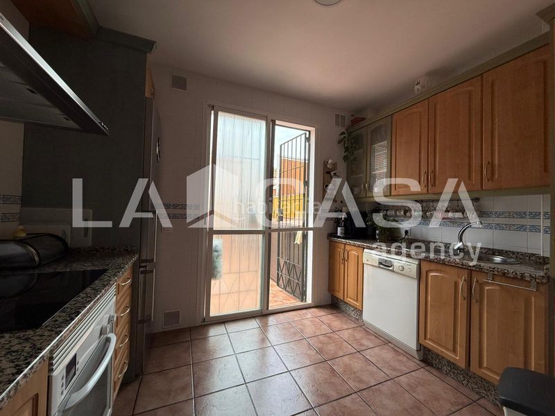 Foto 7111a260-8909-48ed-9f85-63eb0f84d0cf. Casa adossada amb aparcament piscina a Avenida de Europa Montequinto