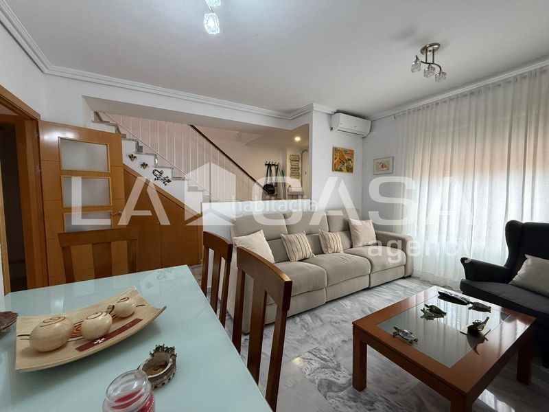 Foto e35d9436-a214-4b80-bf78-94523fdeff6c. Casa adossada amb aparcament piscina a Avenida de Europa Montequinto