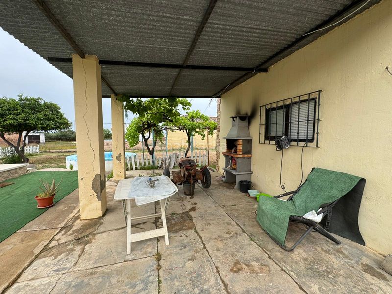 Foto 318f6361-8e14-4ed4-9e5d-00dfb0a75b3e. Xalet amb aparcament piscina a Carmona