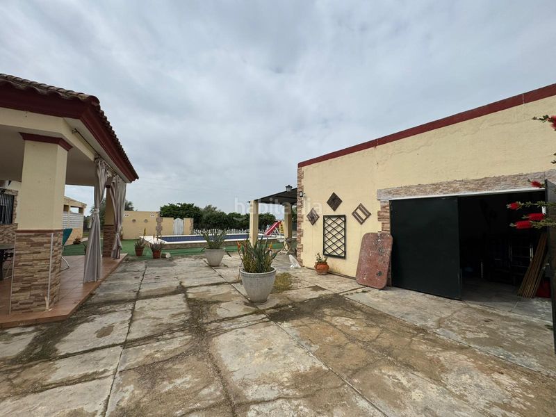 Foto 79cb31b1-8e9d-4948-ac0c-0a014805d8bc. Xalet amb aparcament piscina a Carmona