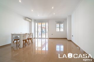 Pis a Bellavista. Luminoso piso con terraza y patio privado en edificio de solo do