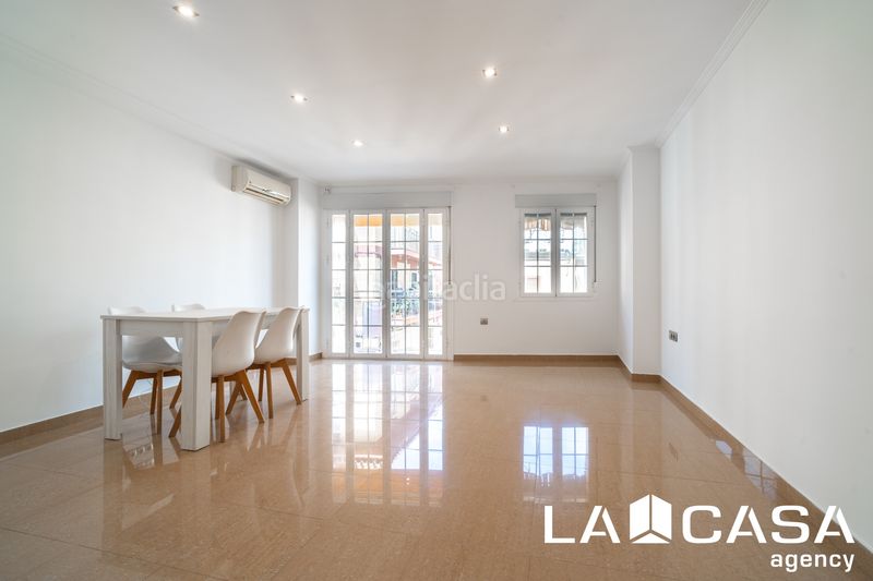 Piso  en  Bellavista. Luminoso piso con terraza y patio privado en edificio de solo do