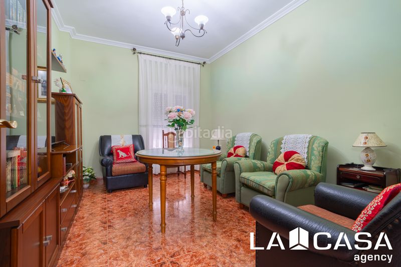 Foto bc940103-f2d3-4f4b-b1ab-8cb11606347b. Casa a Centro - Doña Mercedes Dos Hermanas