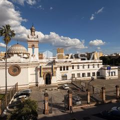 Flat in Cruz Roja. Amplia vivienda con terraza y 3 dormitorios en avenida san juan