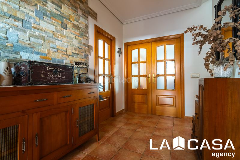 Foto d438e913-119d-4524-b08c-d0ee0884ae05. Xalet amb calefacció aparcament piscina a cerros de Montequinto Montequinto
