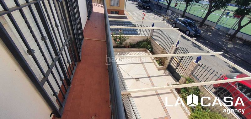Foto d68c59ca-e574-49a4-a8c0-fb9912fa2ae2. Casa amb aparcament a El Arenal - La Pólvora Dos Hermanas